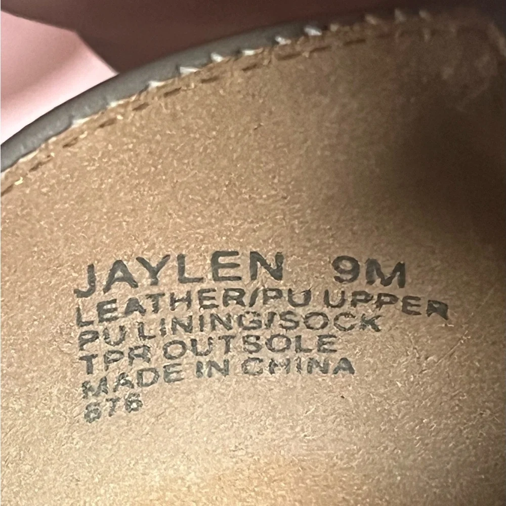Steve Madden Jaylen Gray Leather Wedge Sandals Women’s size 9M.